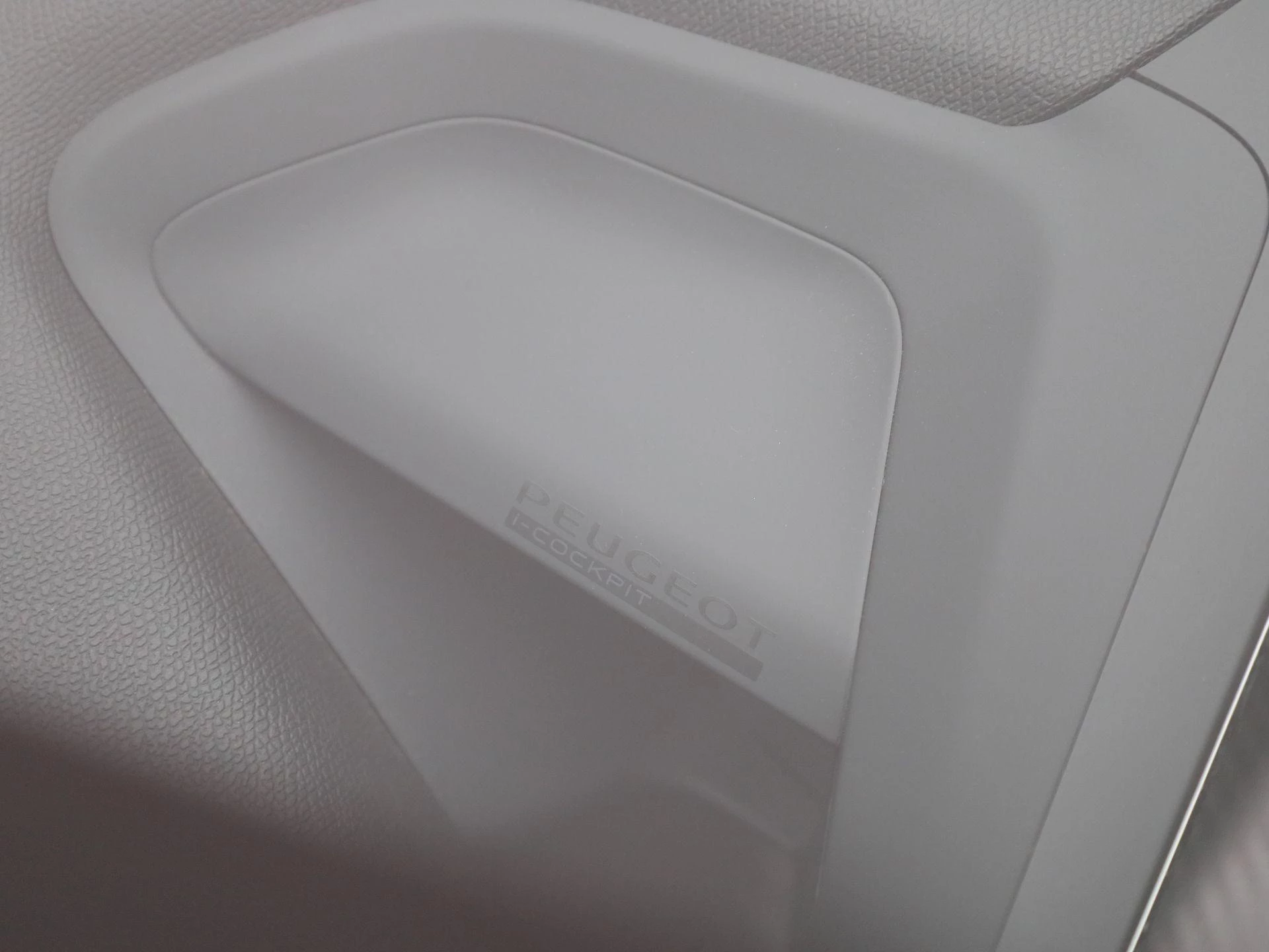 Peugeot-e-2008-image-46