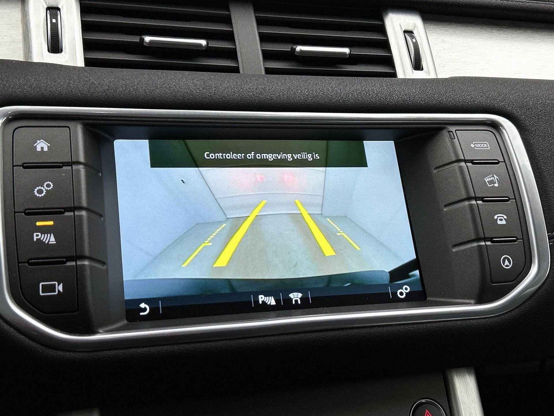 Land Rover-Range Rover Evoque-image-14