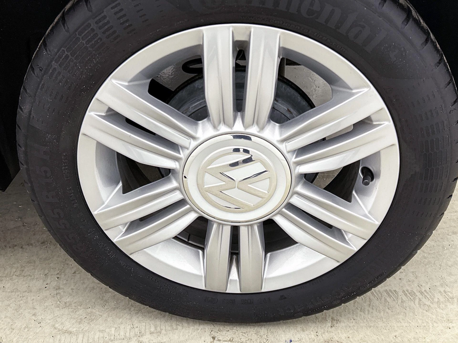 Volkswagen-up!-image-28