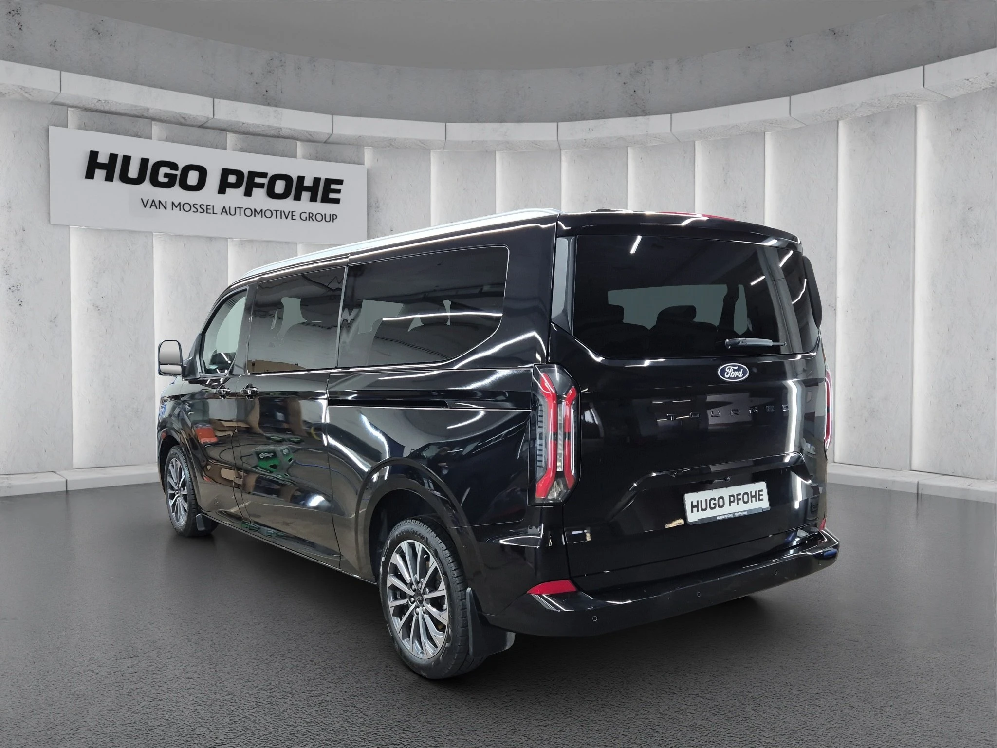 Ford-Tourneo Custom-image-2