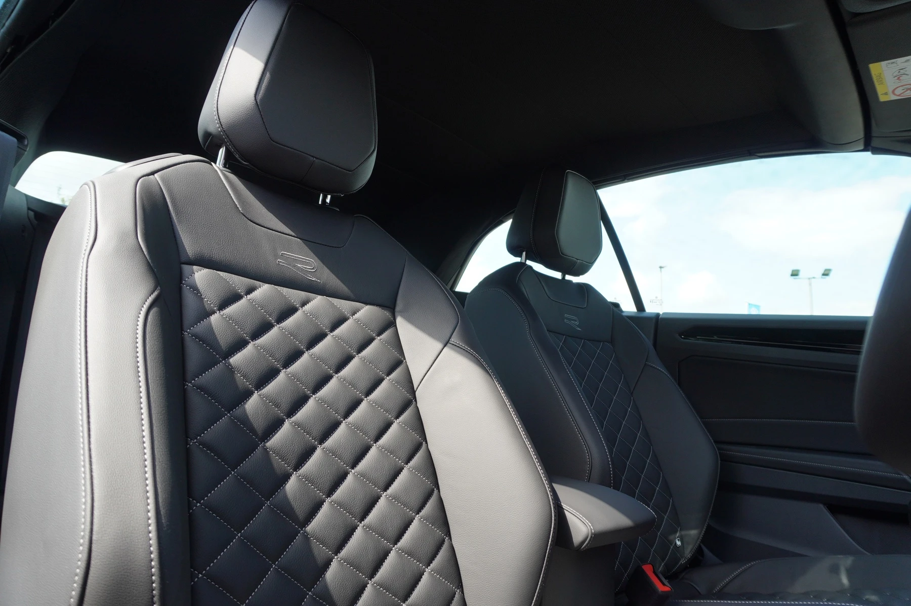 Volkswagen-T-Roc-image-15