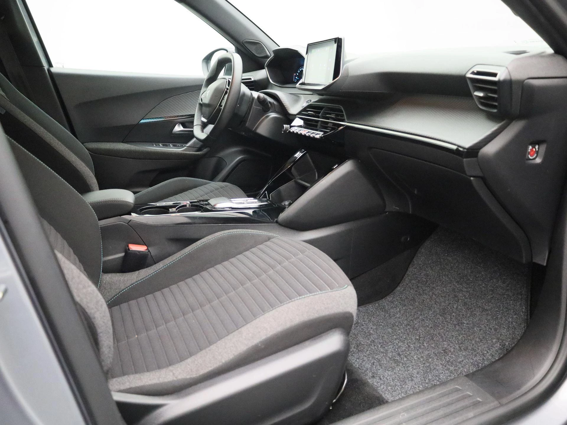 Peugeot-e-2008-image-33