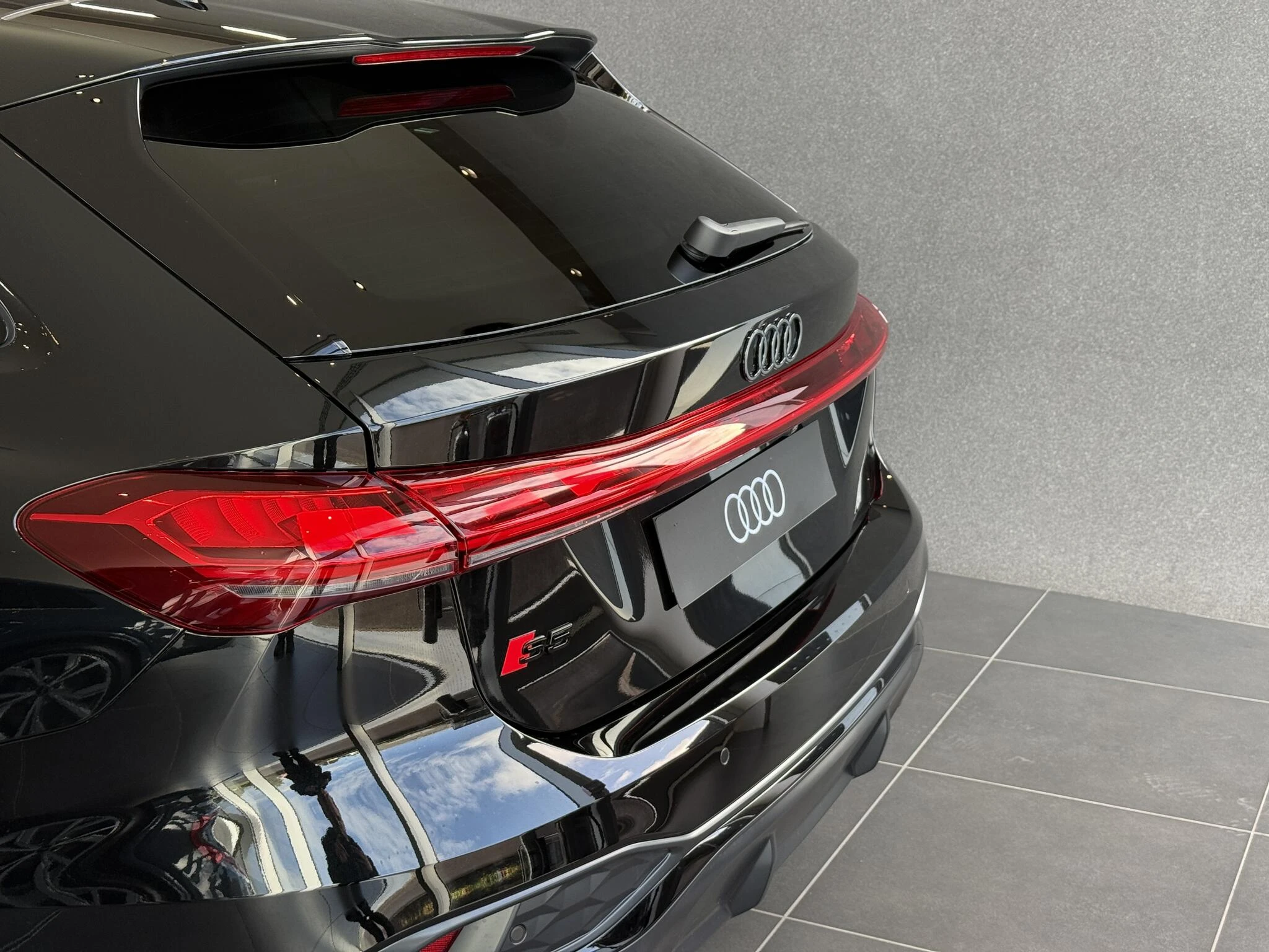 Audi-S5-image-4