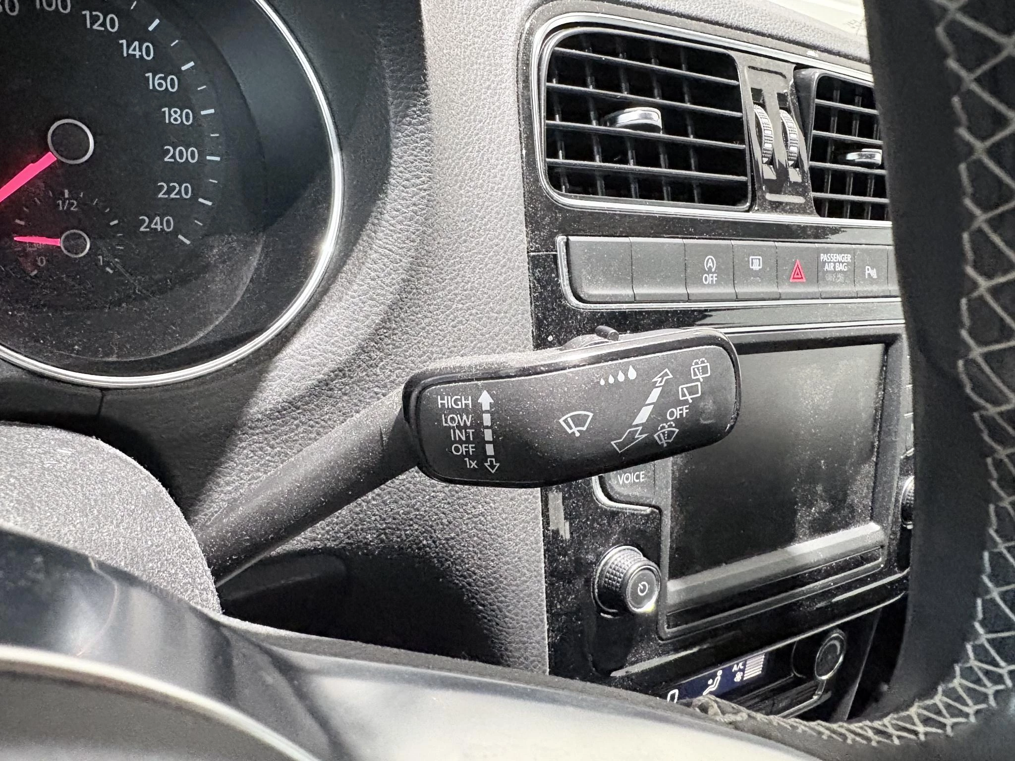 Volkswagen-Polo-image-14