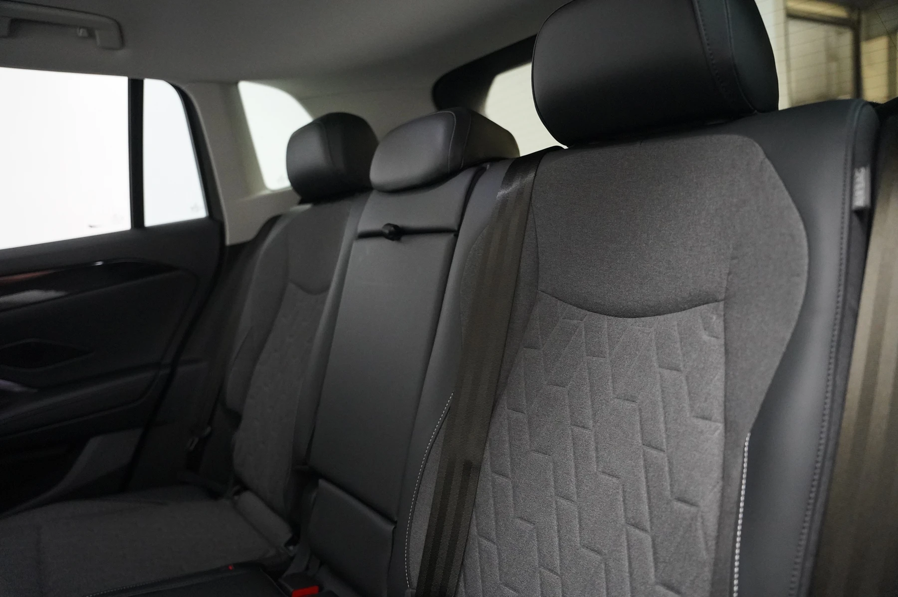 Volkswagen-Tiguan-image-30