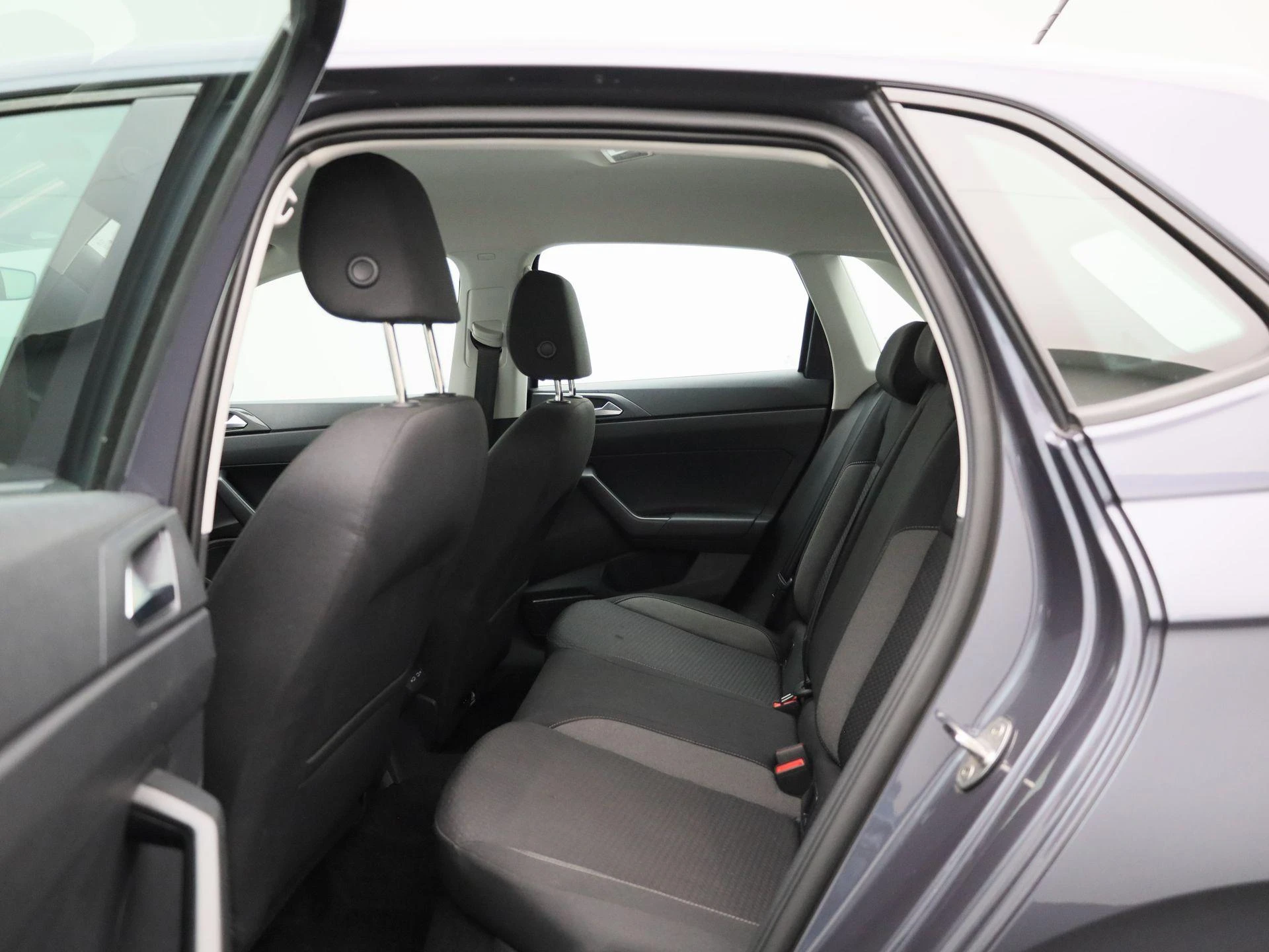 Volkswagen-Polo-image-9