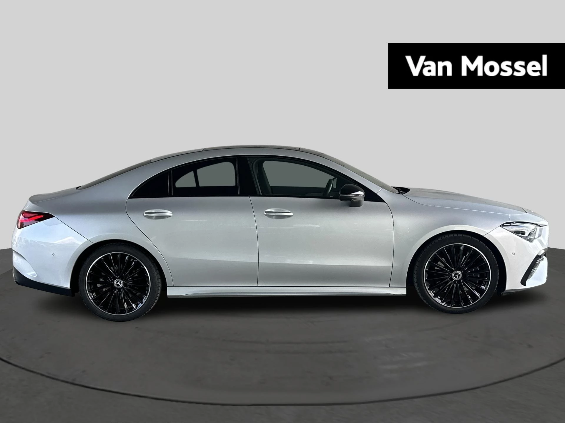 Mercedes-Benz CLA 200 Star Edition + AMG + PANORAMISCH DAK + TREKHAAK + KEY LESS +