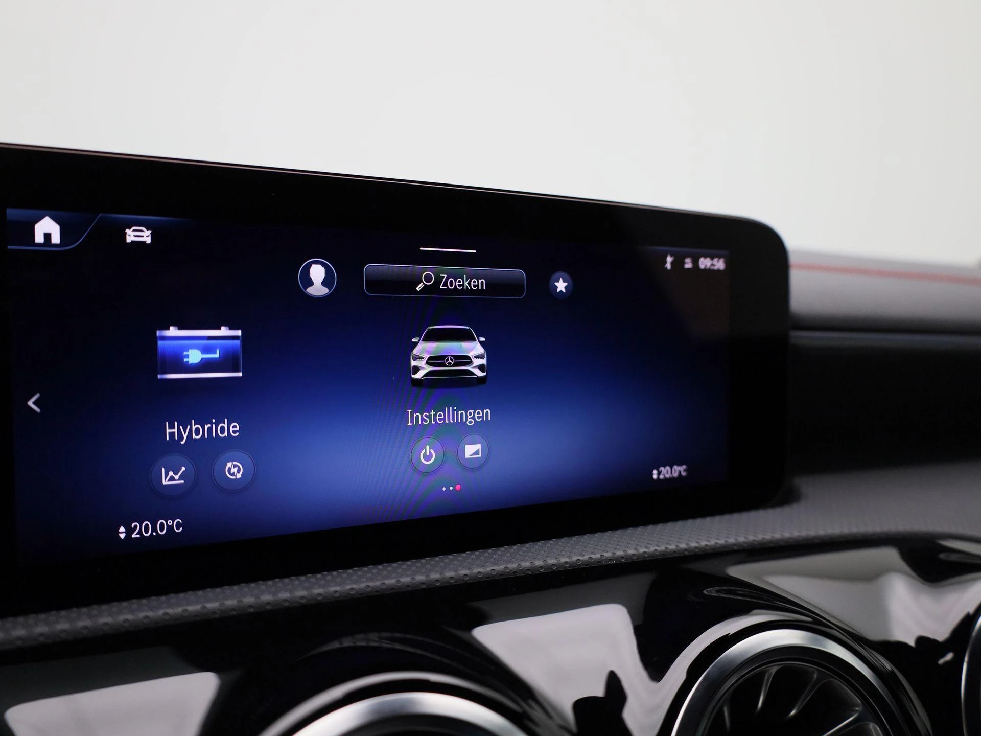 Mercedes-Benz-CLA-image-20