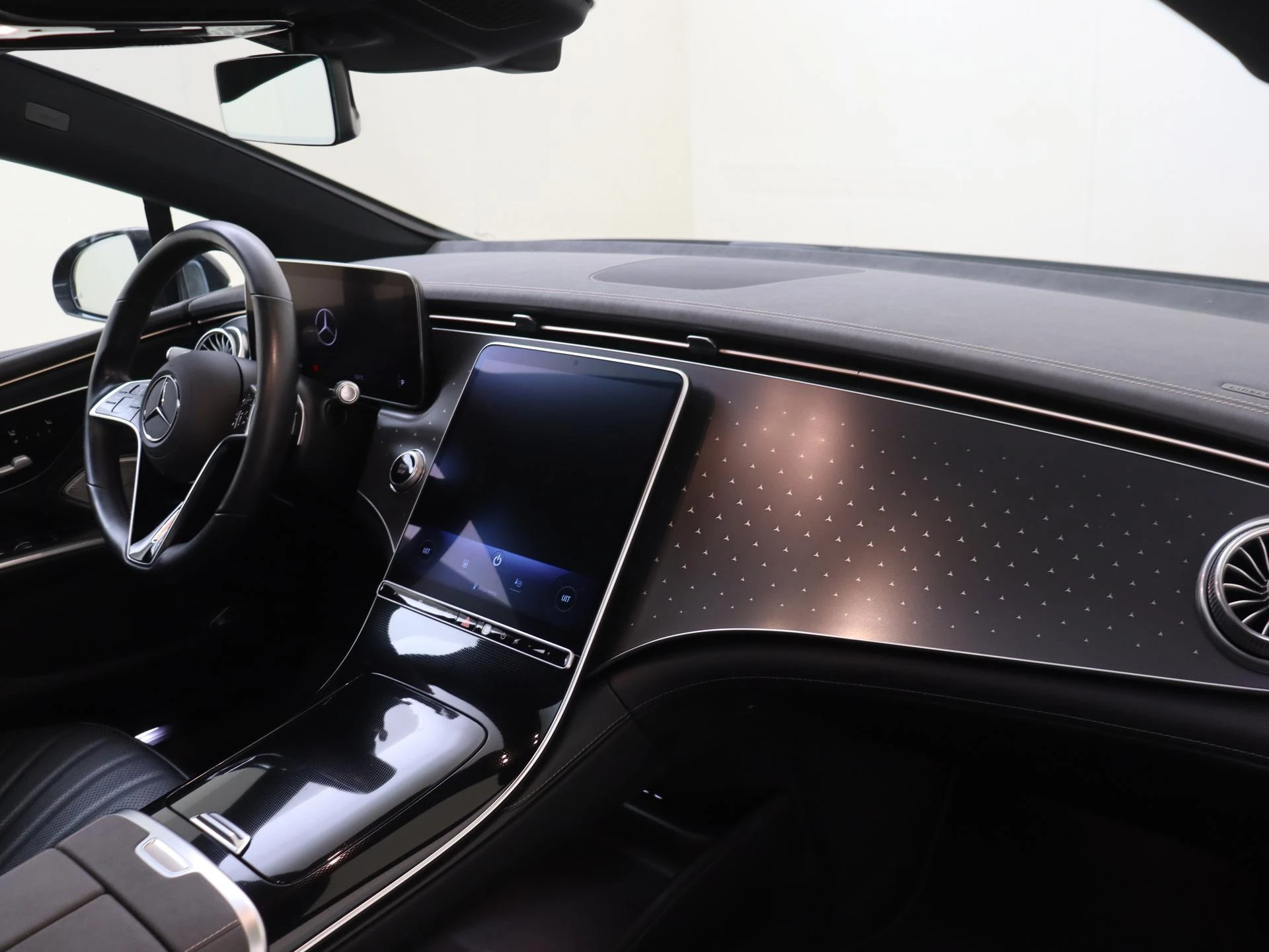 Mercedes-Benz-EQS-image-4