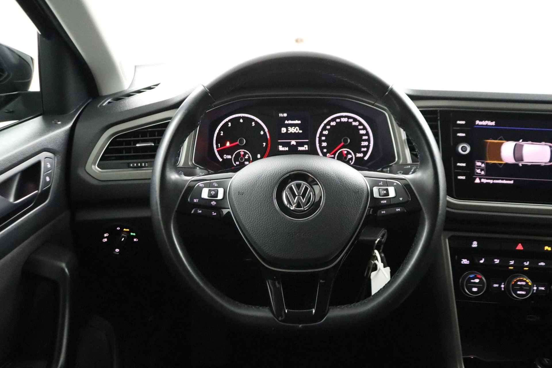 Volkswagen-T-Roc-image-58