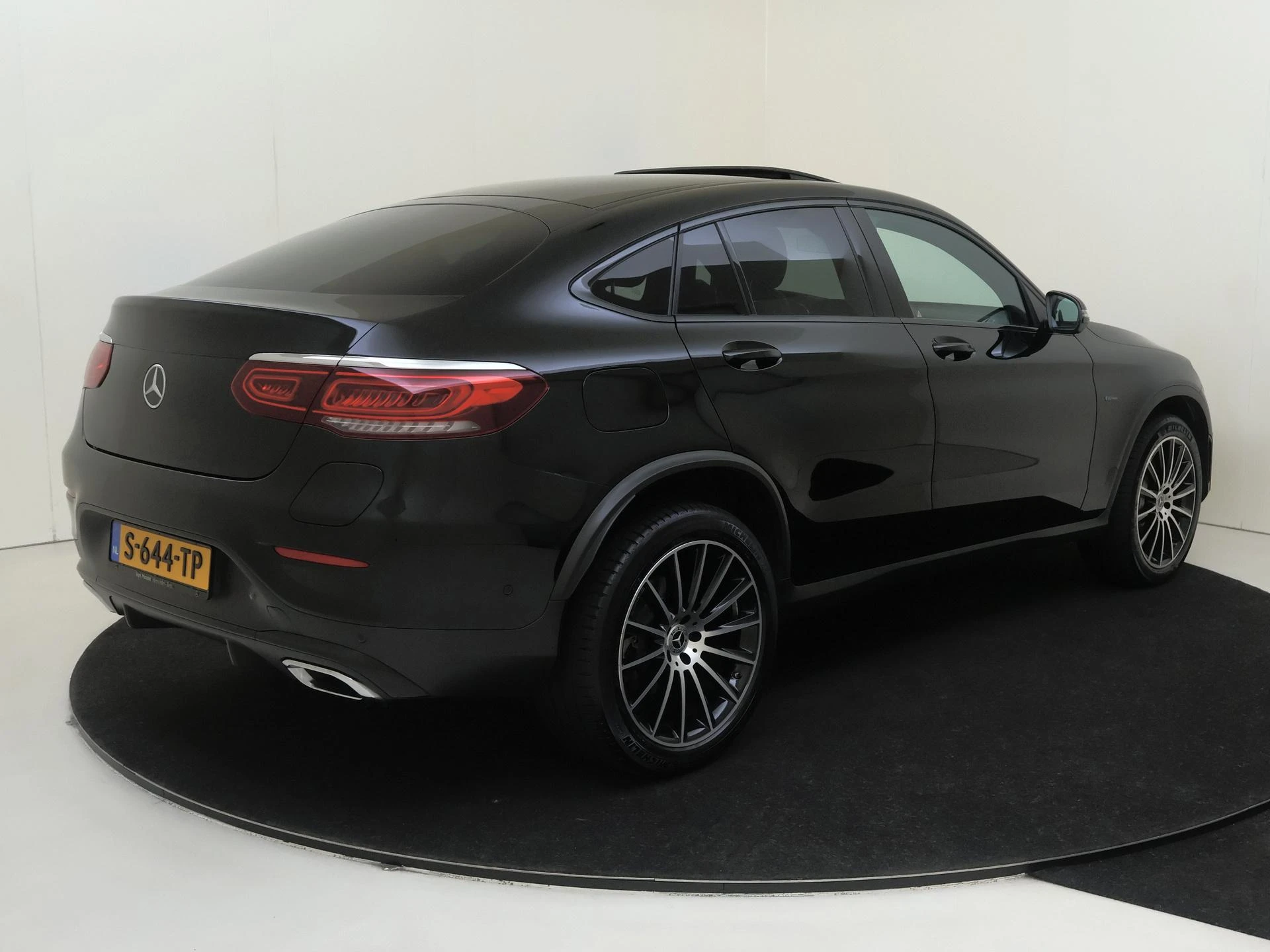 Mercedes-Benz-GLC-image-3