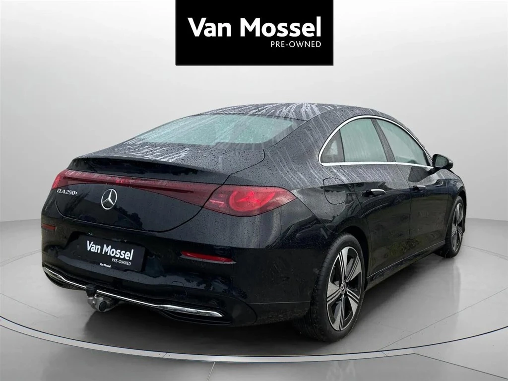 Mercedes-Benz-CLA-image-4