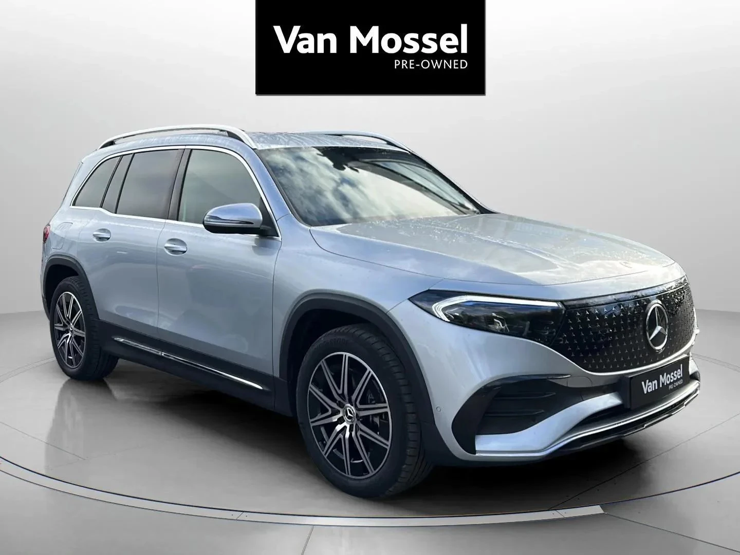 Mercedes-Benz-EQB-image-2