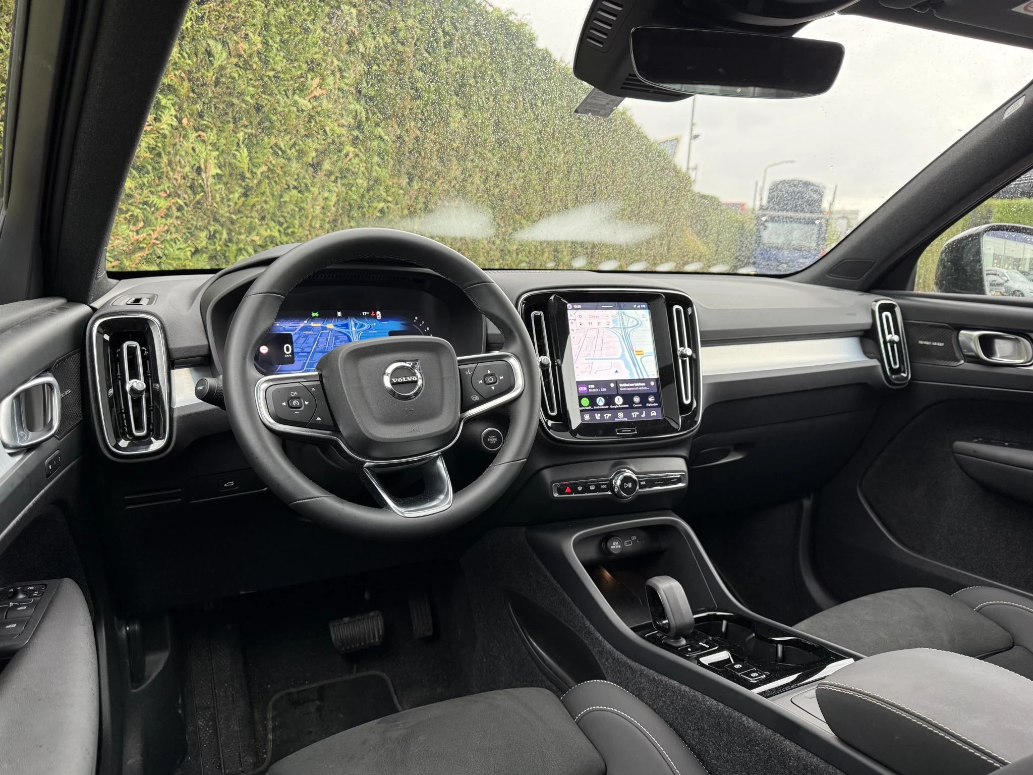 Volvo-XC40-image-1