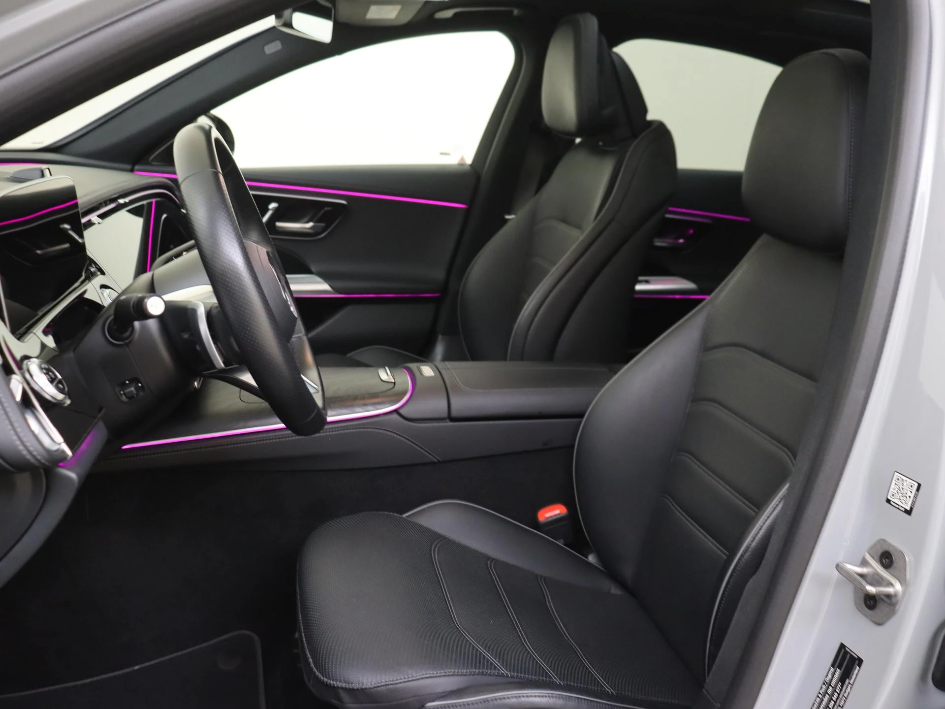 Mercedes-Benz-E-Klasse-image-12