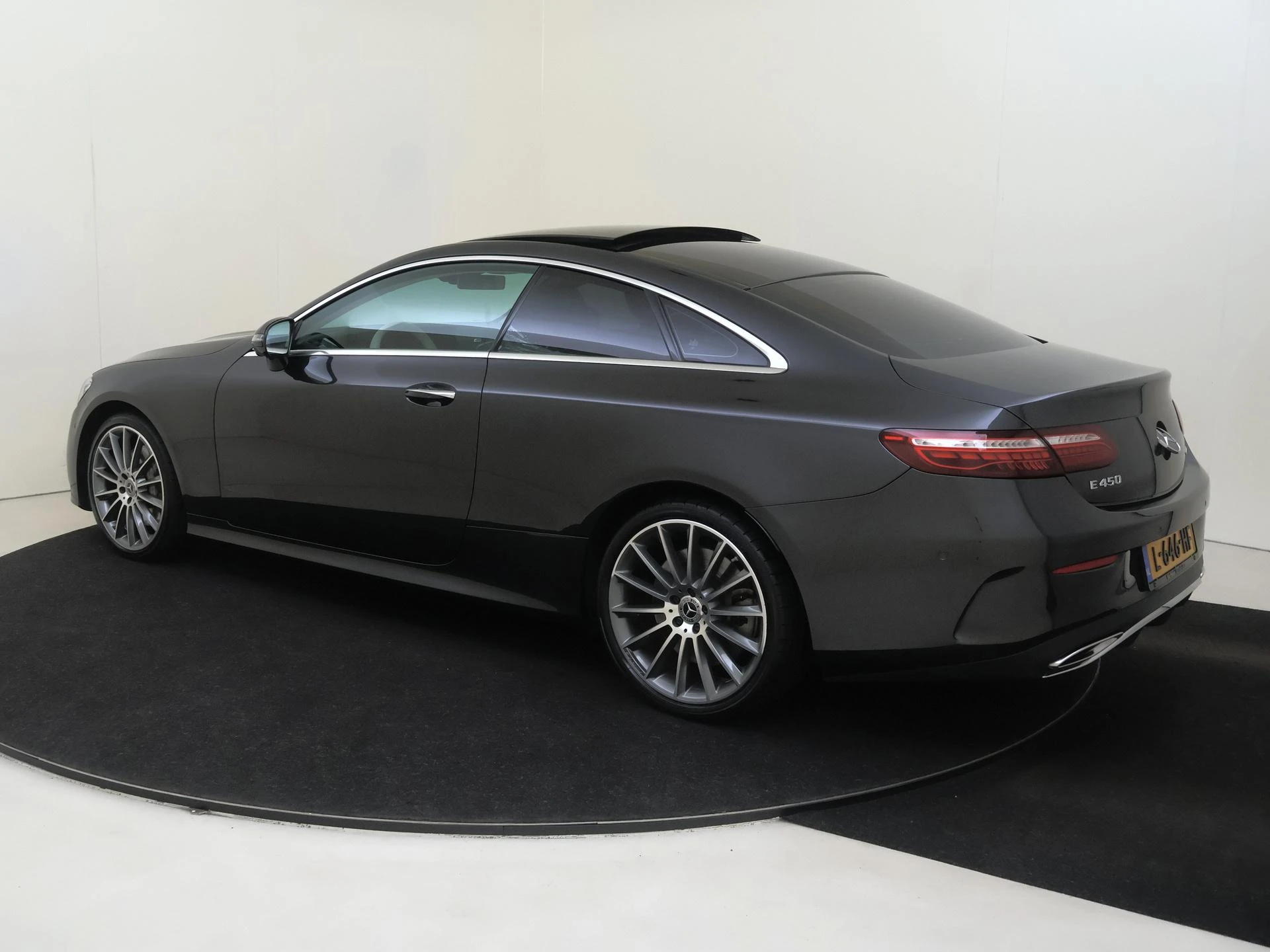Mercedes-Benz-E-Klasse-image-2