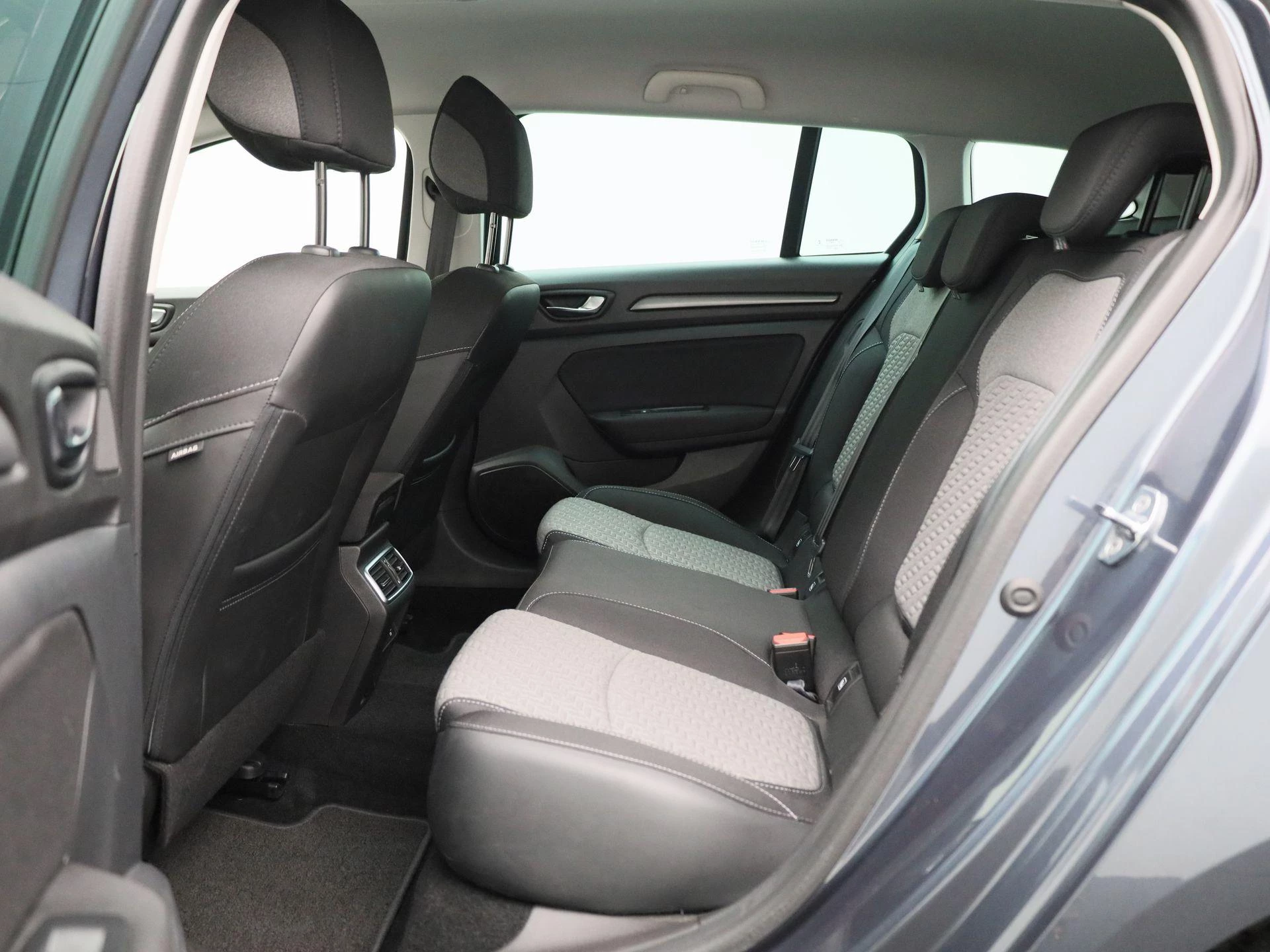 Renault-Mégane Grand Tour-image-13