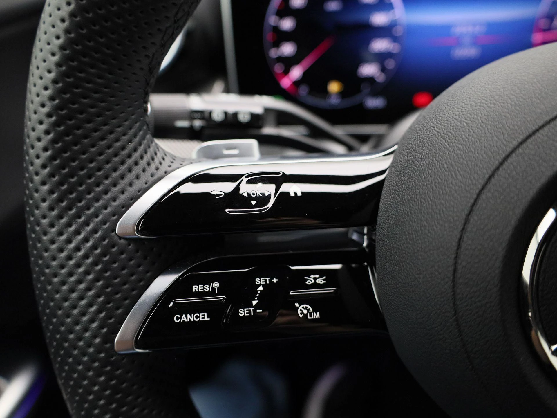Mercedes-Benz-GLC-image-18