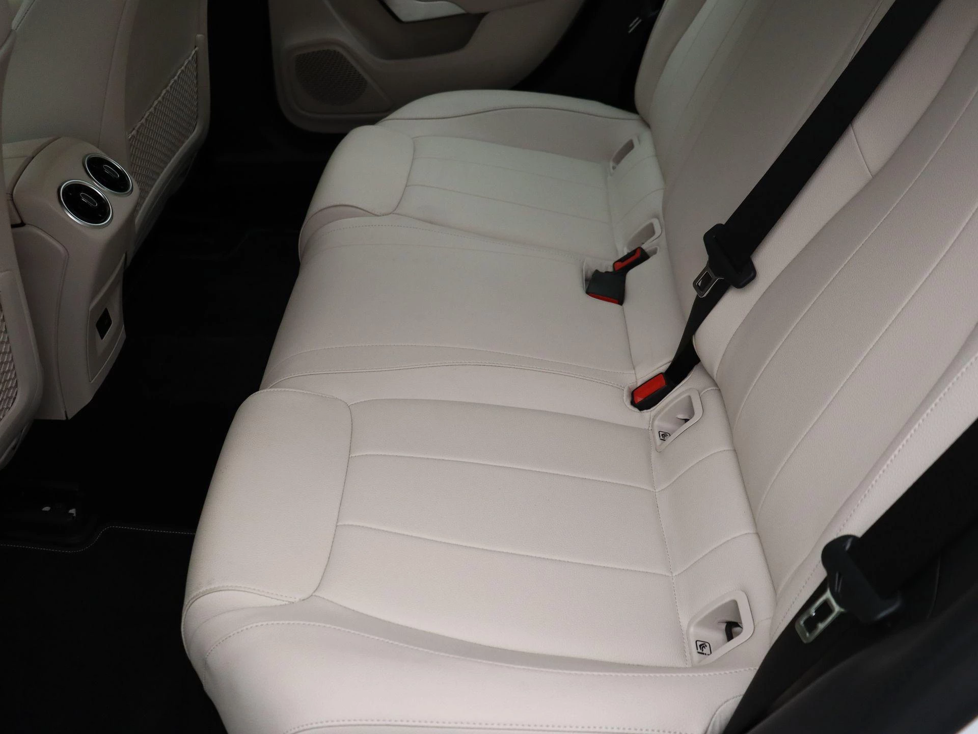 Mercedes-Benz Classe A 180 Luxury Line Limousine + LEDER + TREKHAAK + CAMERA +