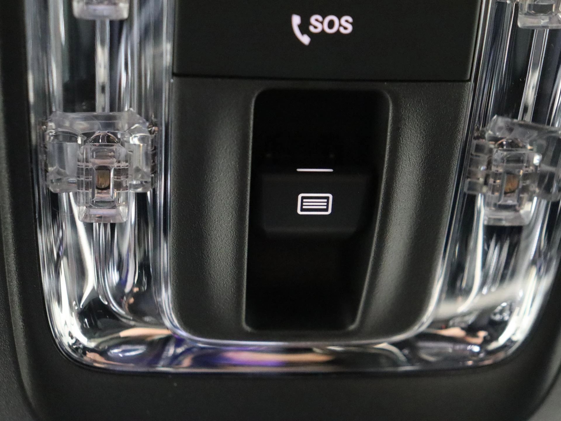 Mercedes-Benz-EQB-image-23