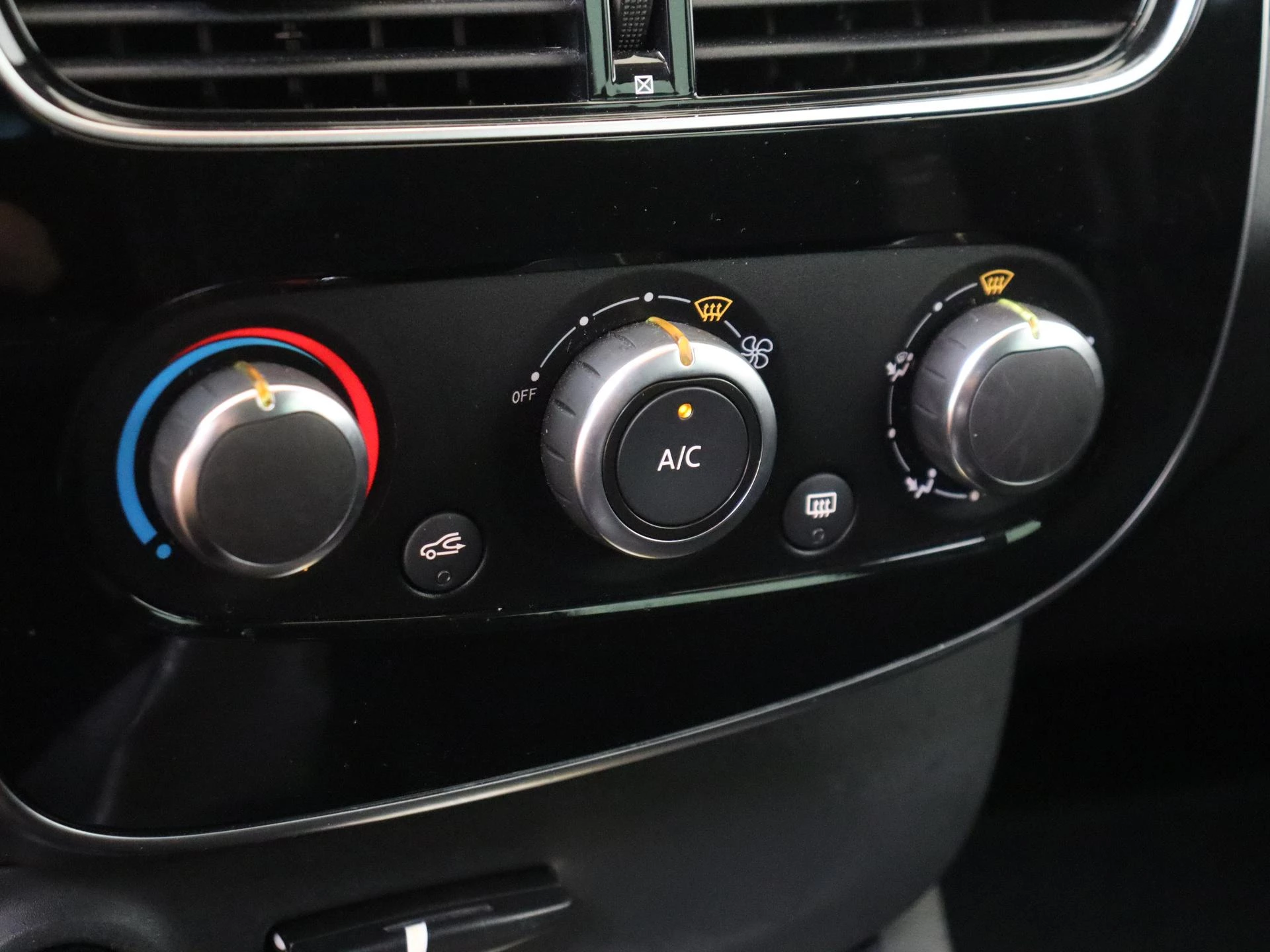 Renault-Clio-image-18