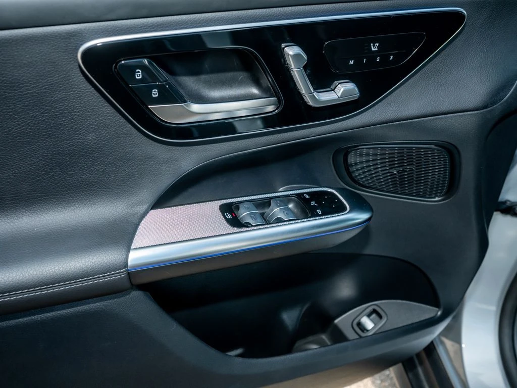 Mercedes-Benz-GLC 300 d-image-14