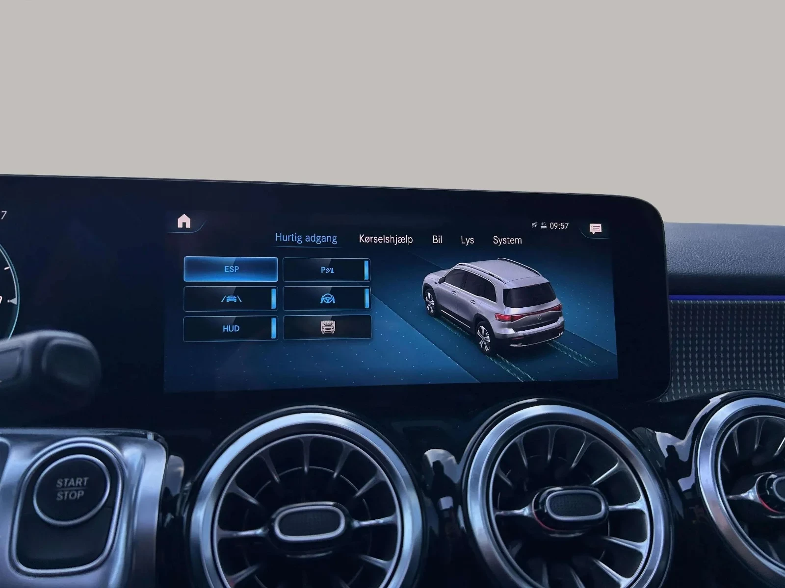 Mercedes-Benz-EQB-image-17