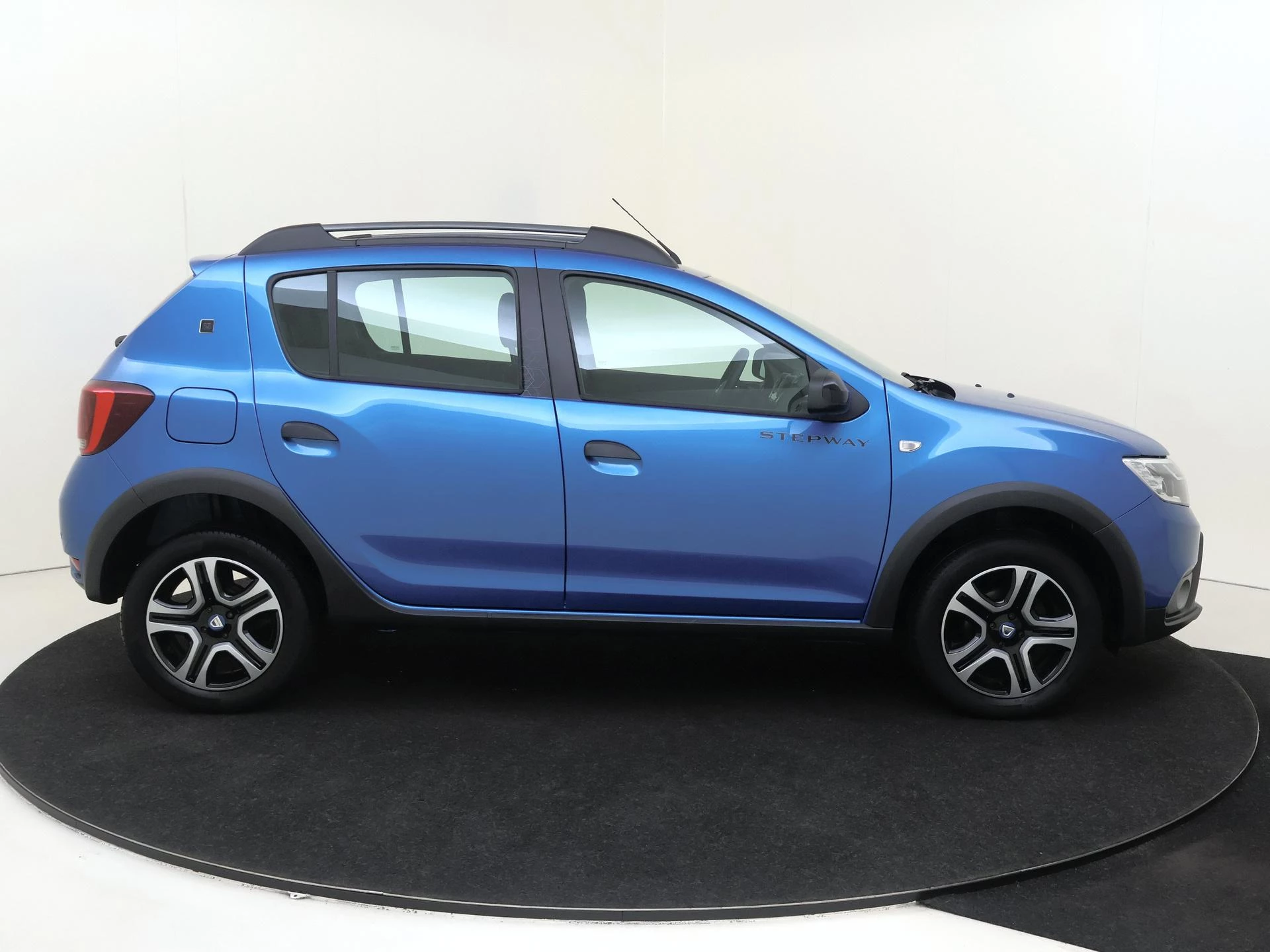 Dacia-Sandero Stepway-image-8