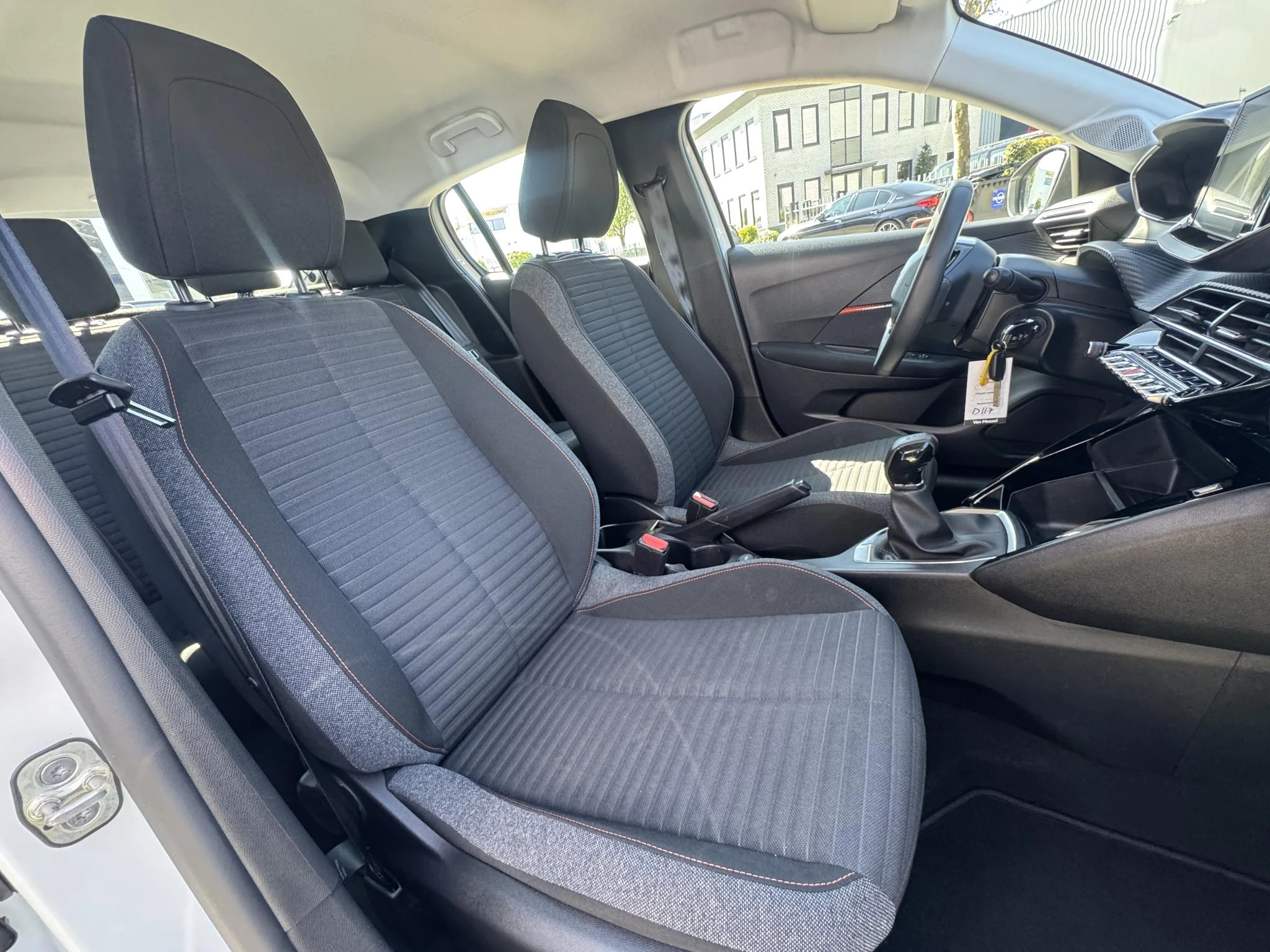 Peugeot-208-image-14