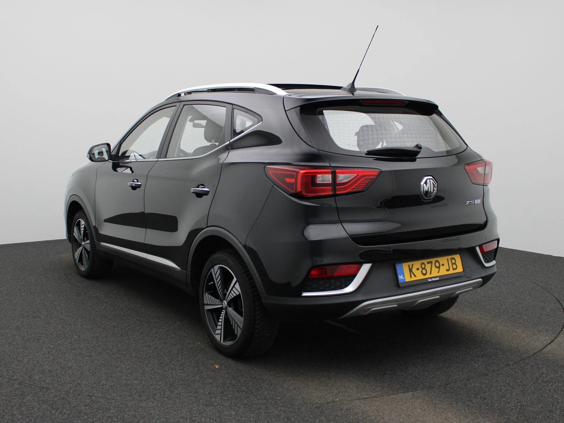 MG-ZS EV-image-1