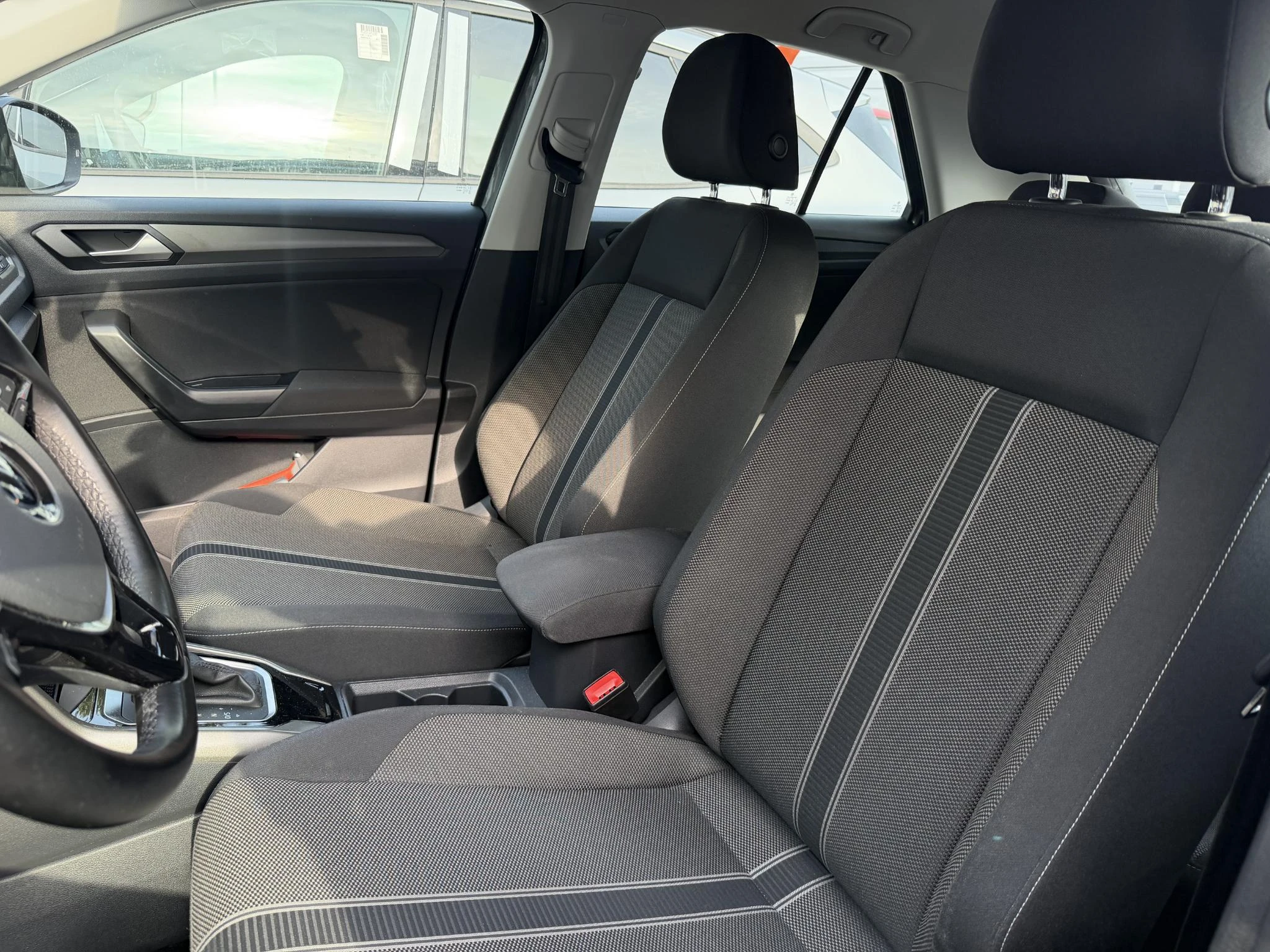 Volkswagen-T-Roc-image-1