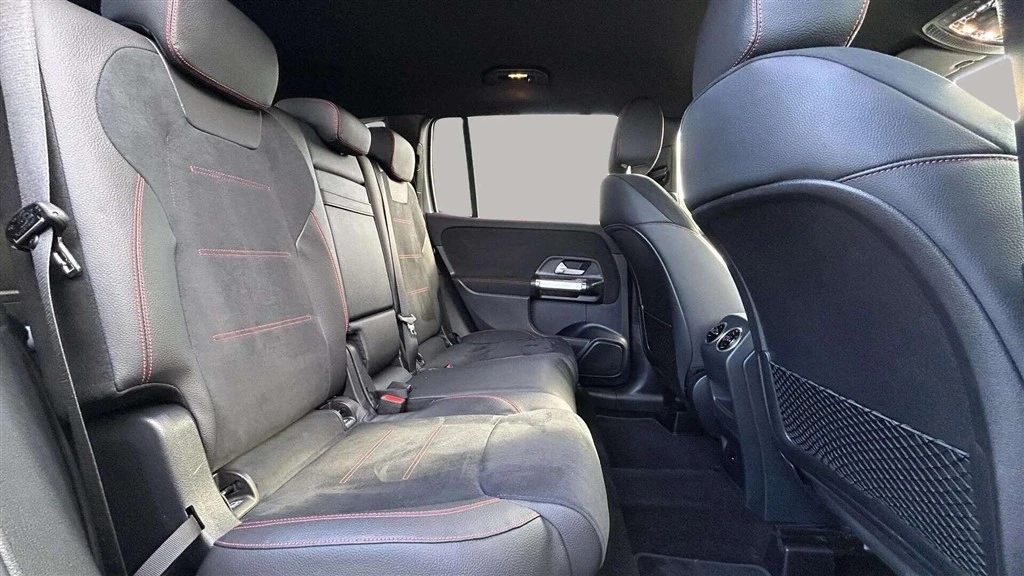 Mercedes-Benz-GLB-image-25