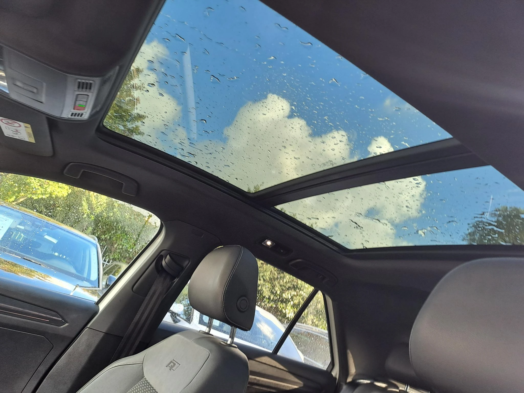 Volkswagen-T-Roc-image-12