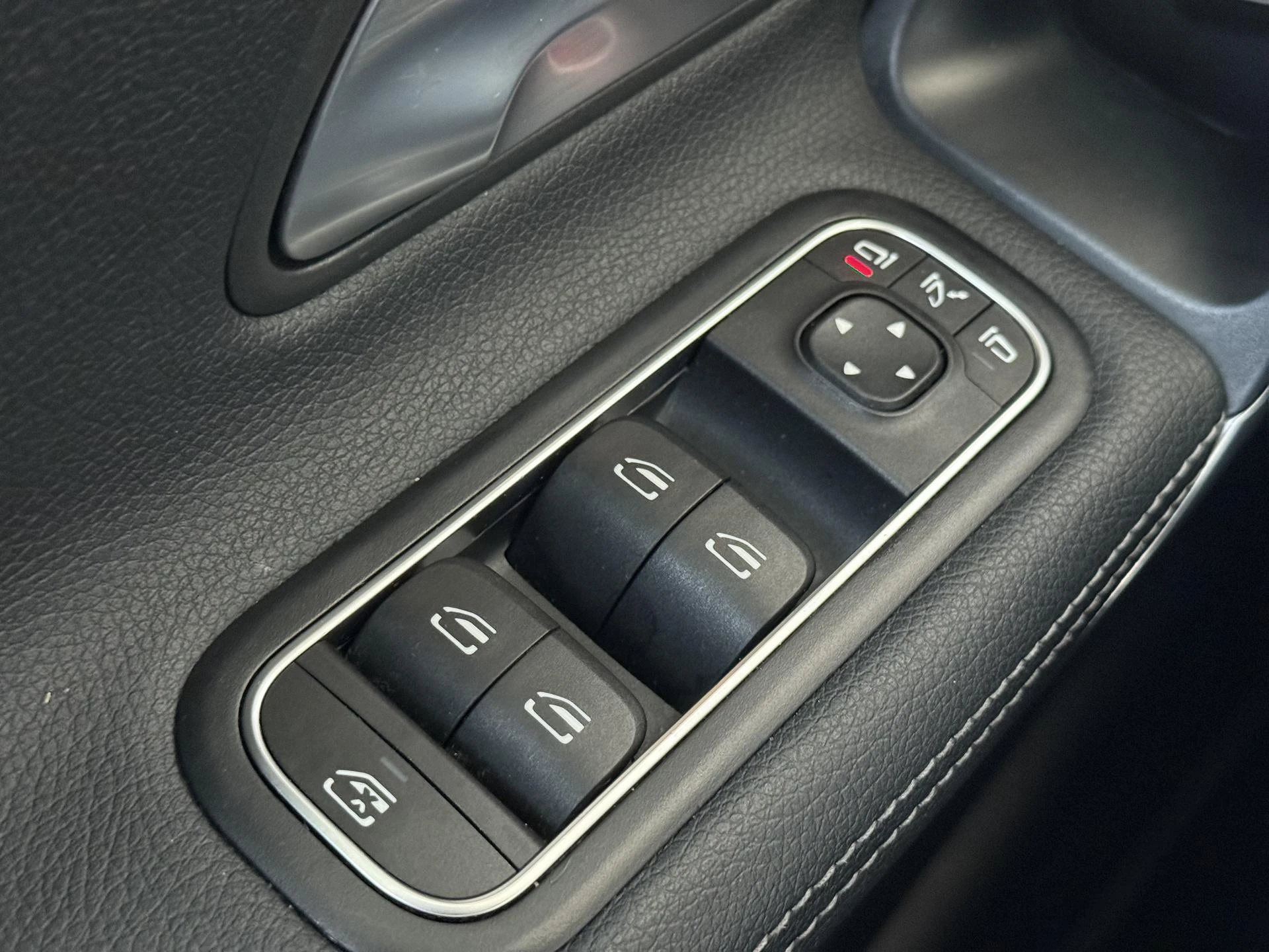 Mercedes-Benz-CLA-image-26
