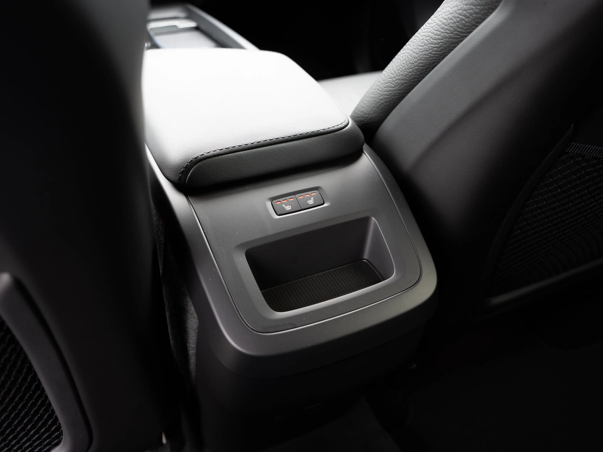 Volvo XC60 B4 2WD Plus Dark