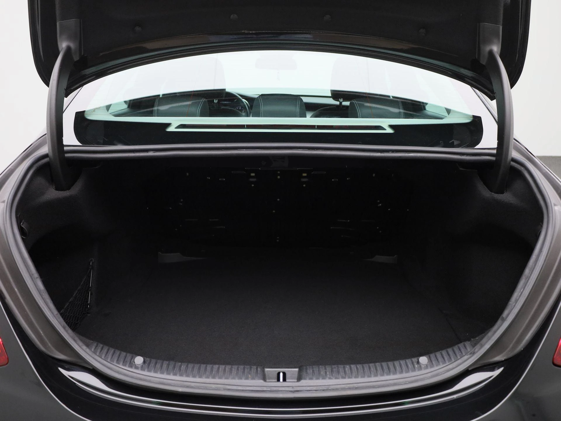 Mercedes-Benz-C-Klasse-image-14
