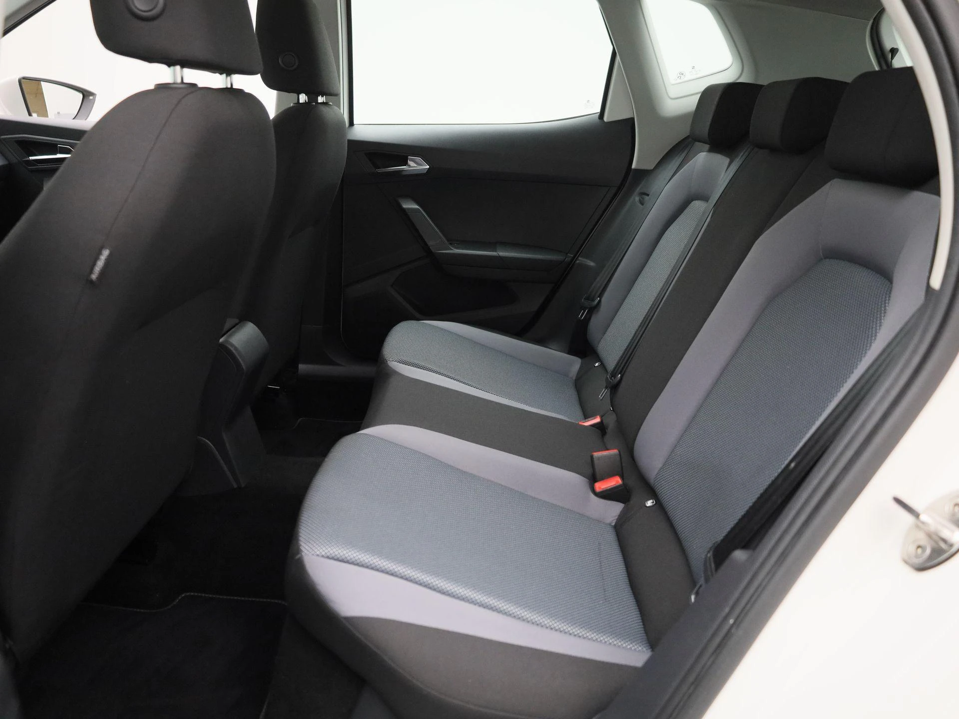 SEAT-Arona-image-10
