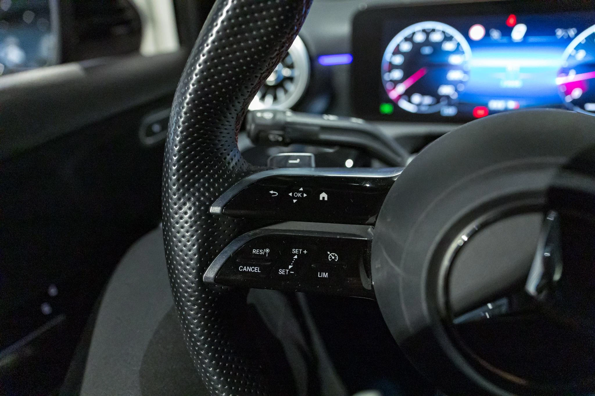 Mercedes-Benz-A-Klasse-image-26