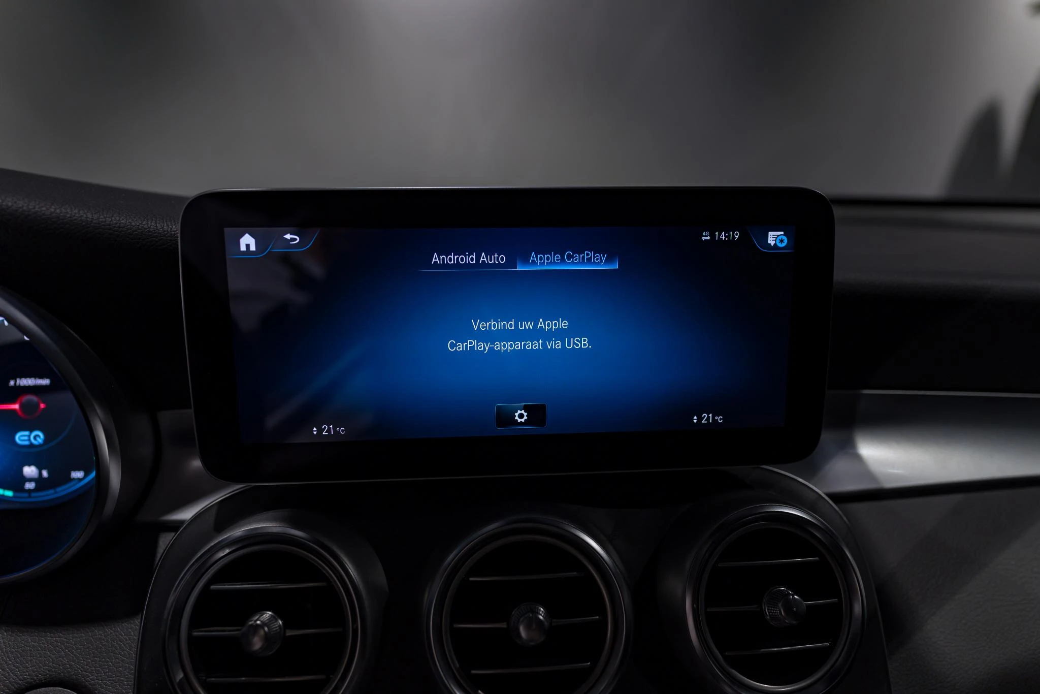 Mercedes-Benz-GLC-image-28