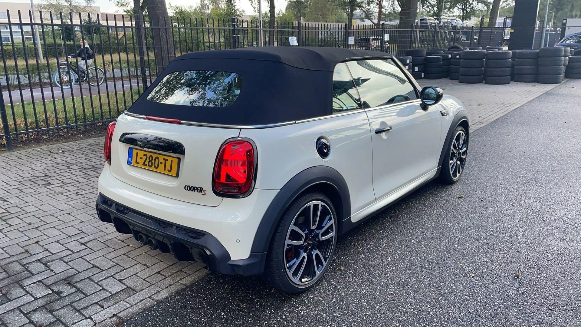 MINI-Cooper S Cabrio-image-5