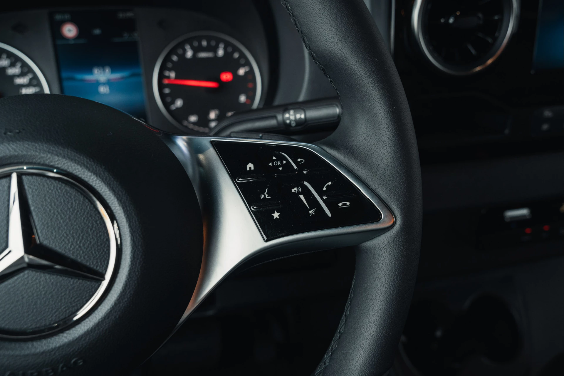 Mercedes-Benz-Sprinter-image-67