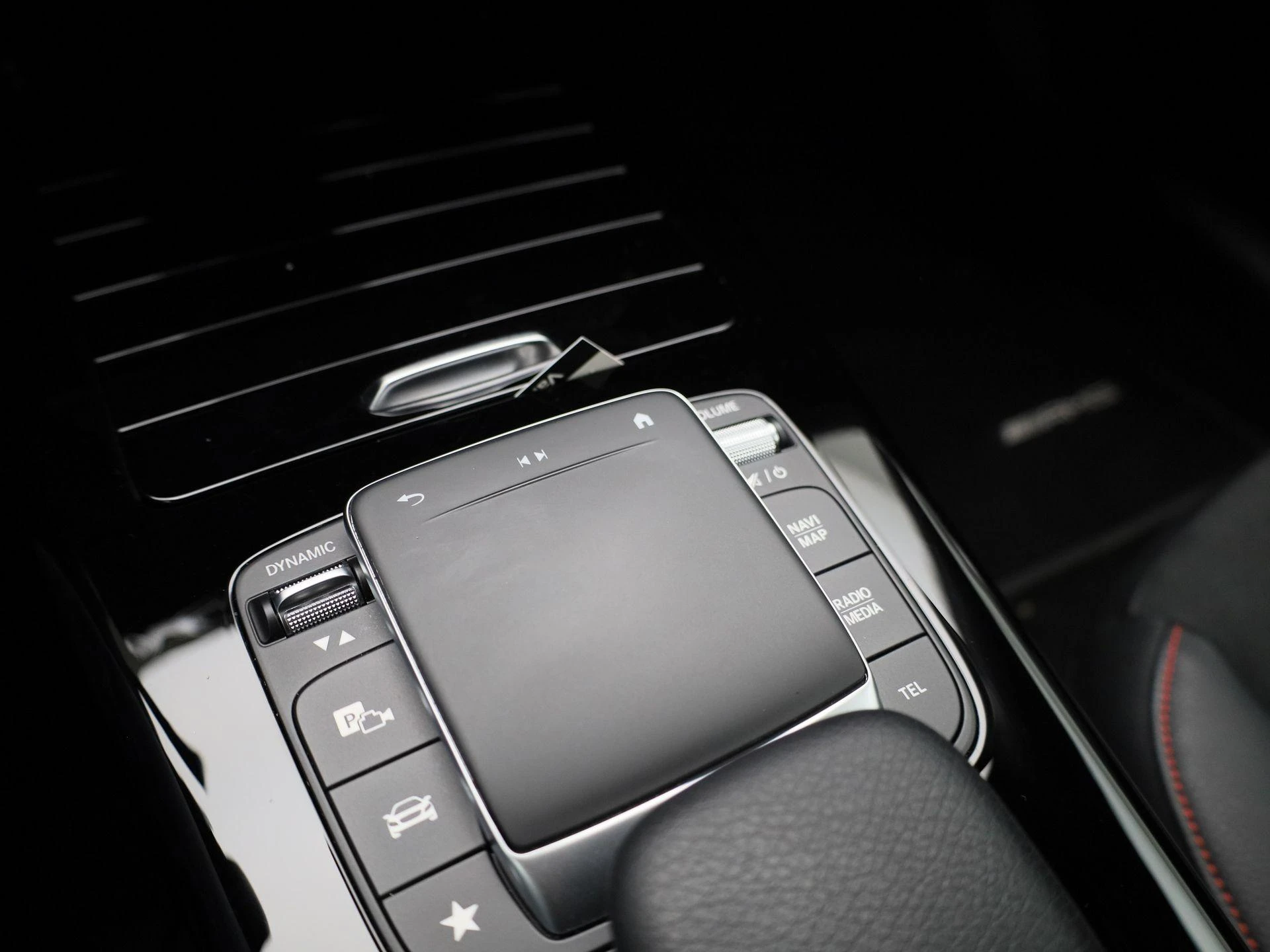 Mercedes-Benz-CLA-image-23