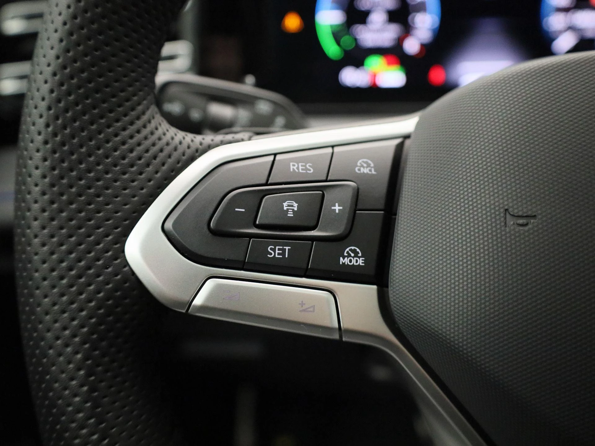 Volkswagen-Tiguan-image-22