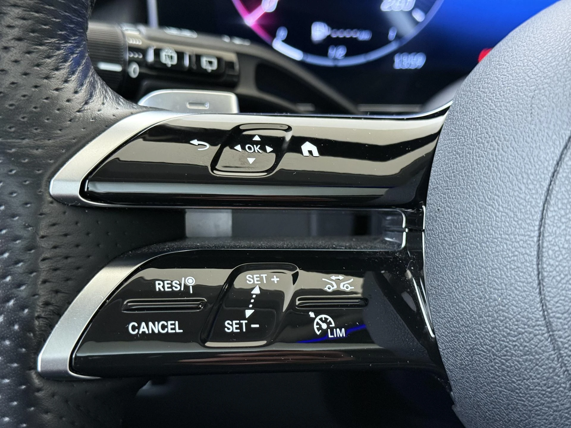 Mercedes-Benz-GLC-image-11