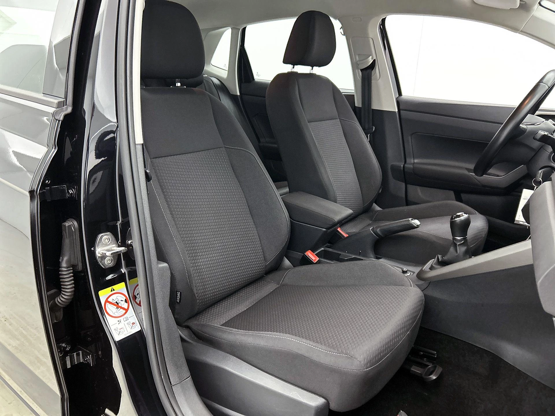 Volkswagen-Polo-image-34