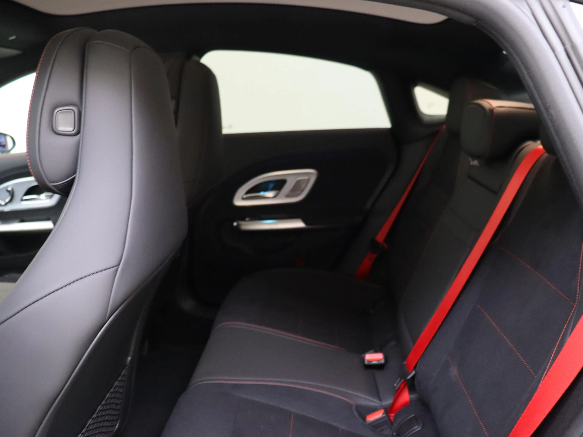 Mercedes-Benz-CLA-image-15