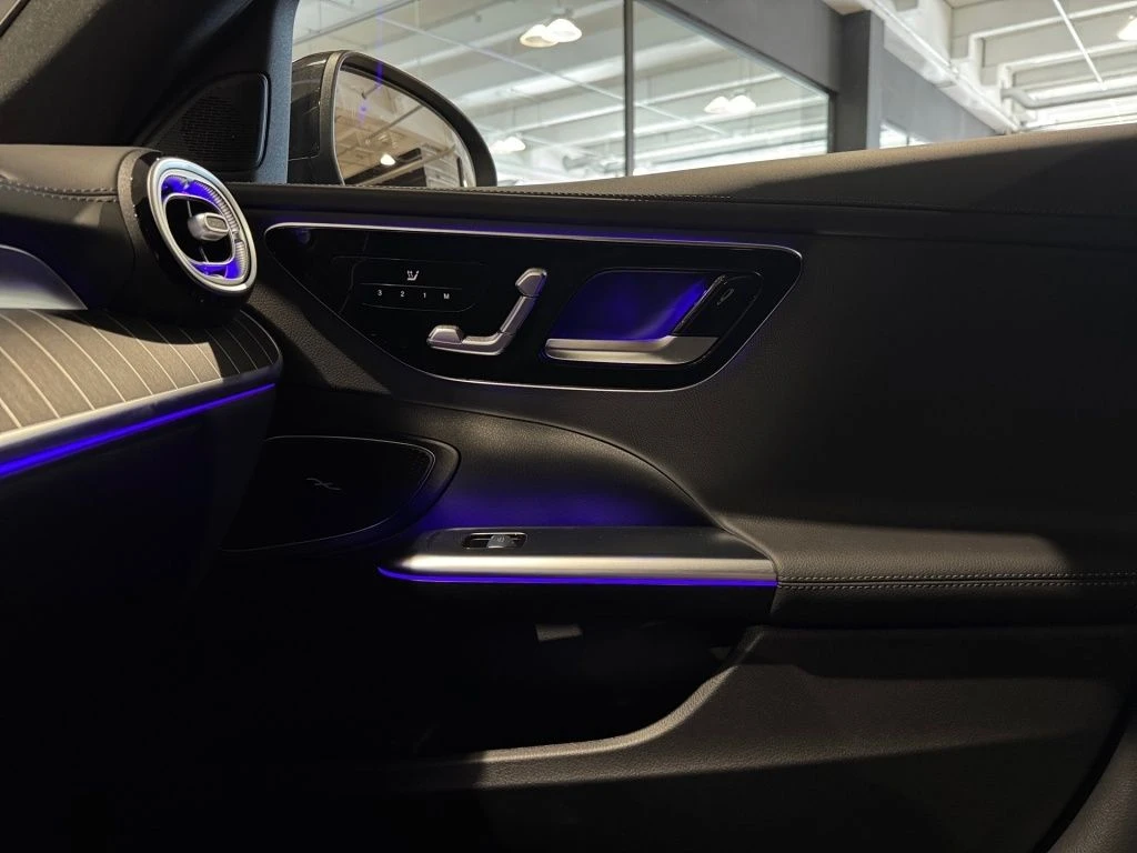 Mercedes-Benz-C-Klasse 300-image-8