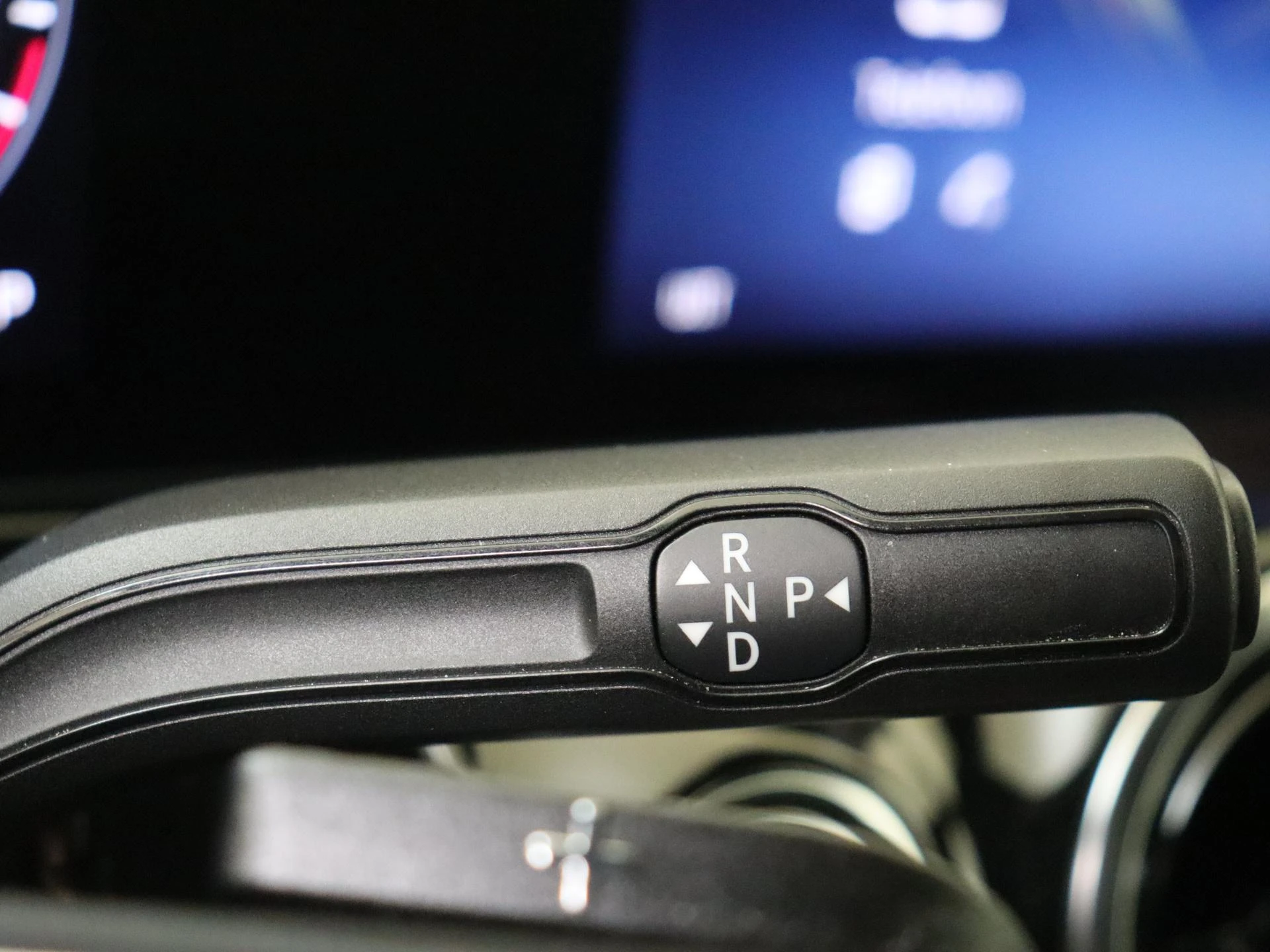 Mercedes-Benz-GLA-image-13