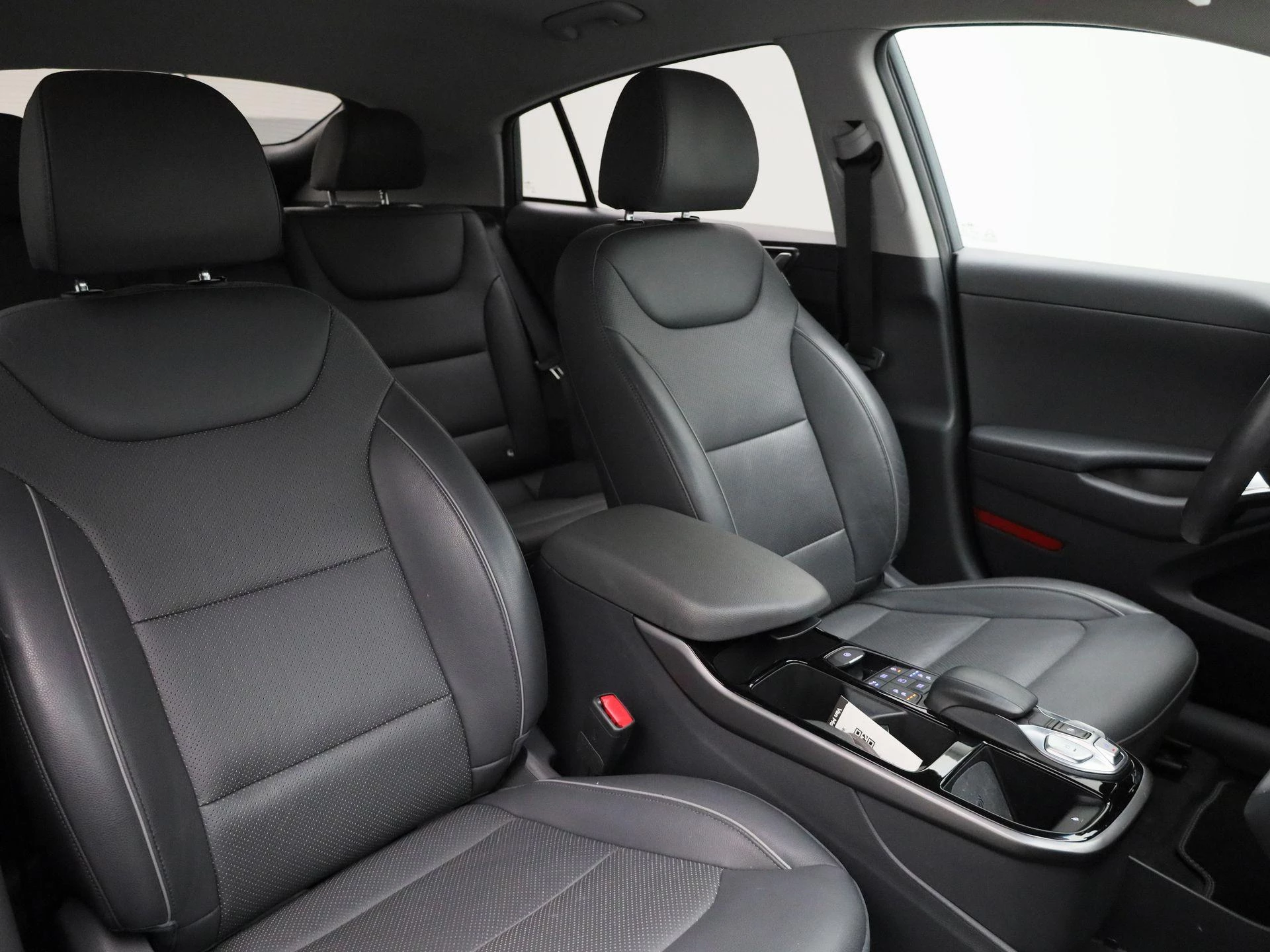 Hyundai-IONIQ-image-38