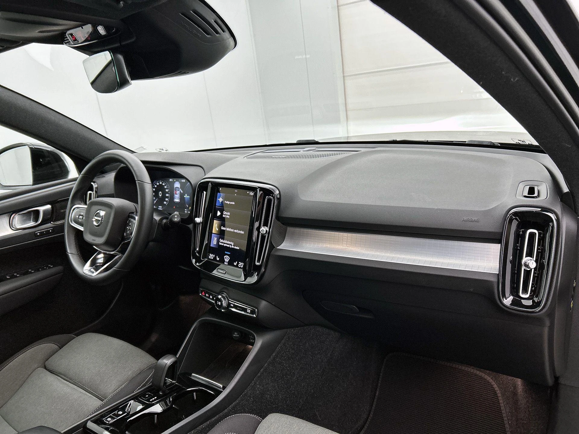 Volvo-XC40-image-19